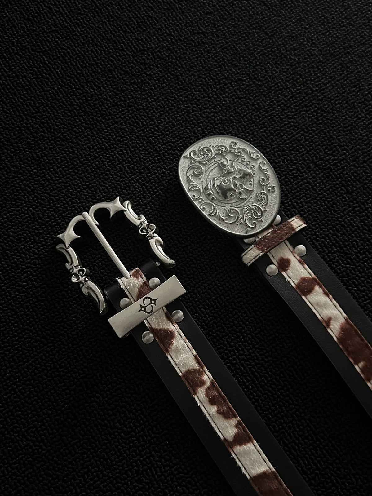 COWHIDE RIVET BELT BELT