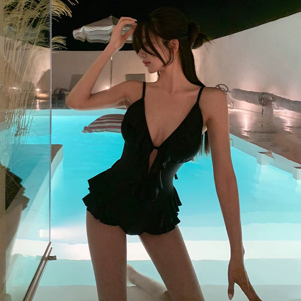 ELEGANT BLACK BACKLESS SWIMSUIT