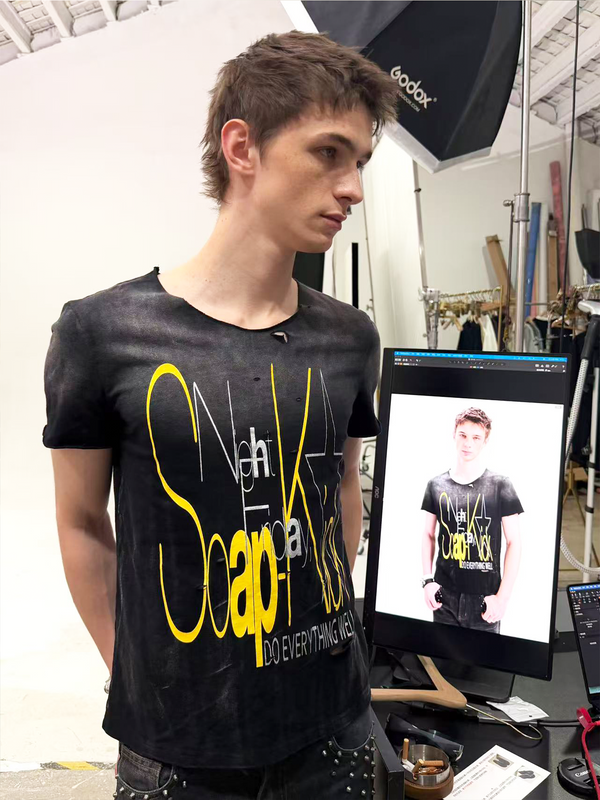 RETRO VANDALISM GRAPHIC T-SHIRT