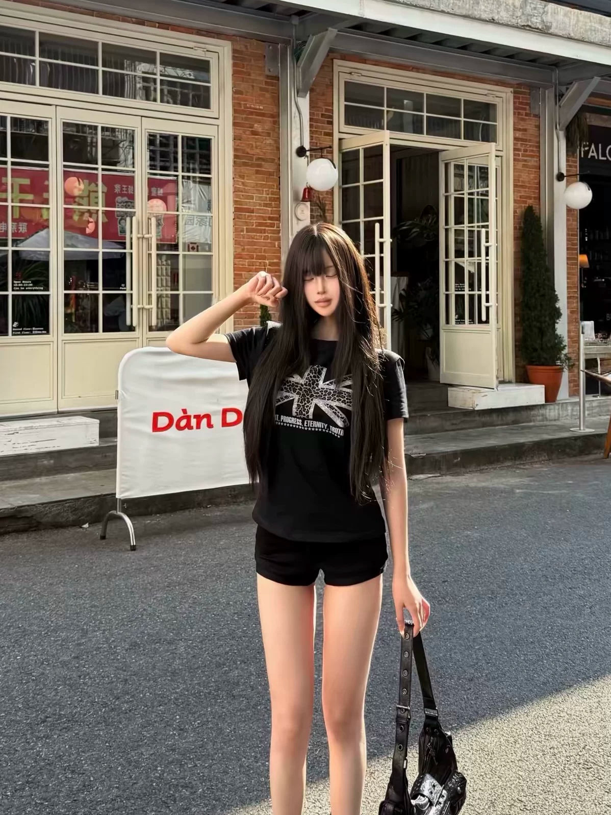 LEOPARD FLAG GRAPHIC T-SHIRT
