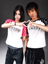 COLORFUL STAR GRAPHIC T-SHIRT