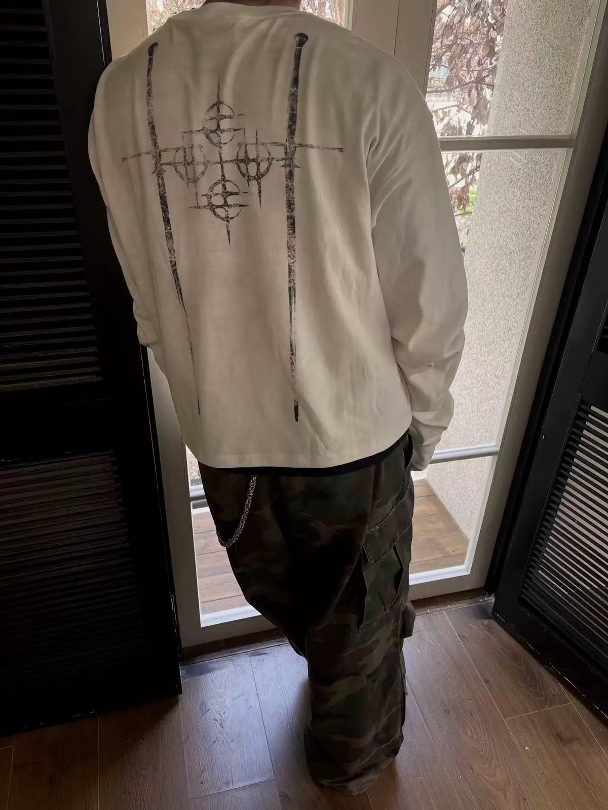SHIELD GRAPHIC WASH TEE