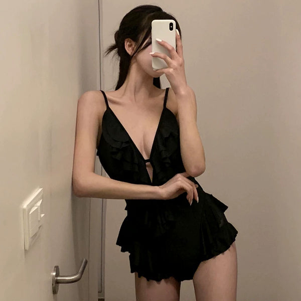 ELEGANT BLACK BACKLESS SWIMSUIT