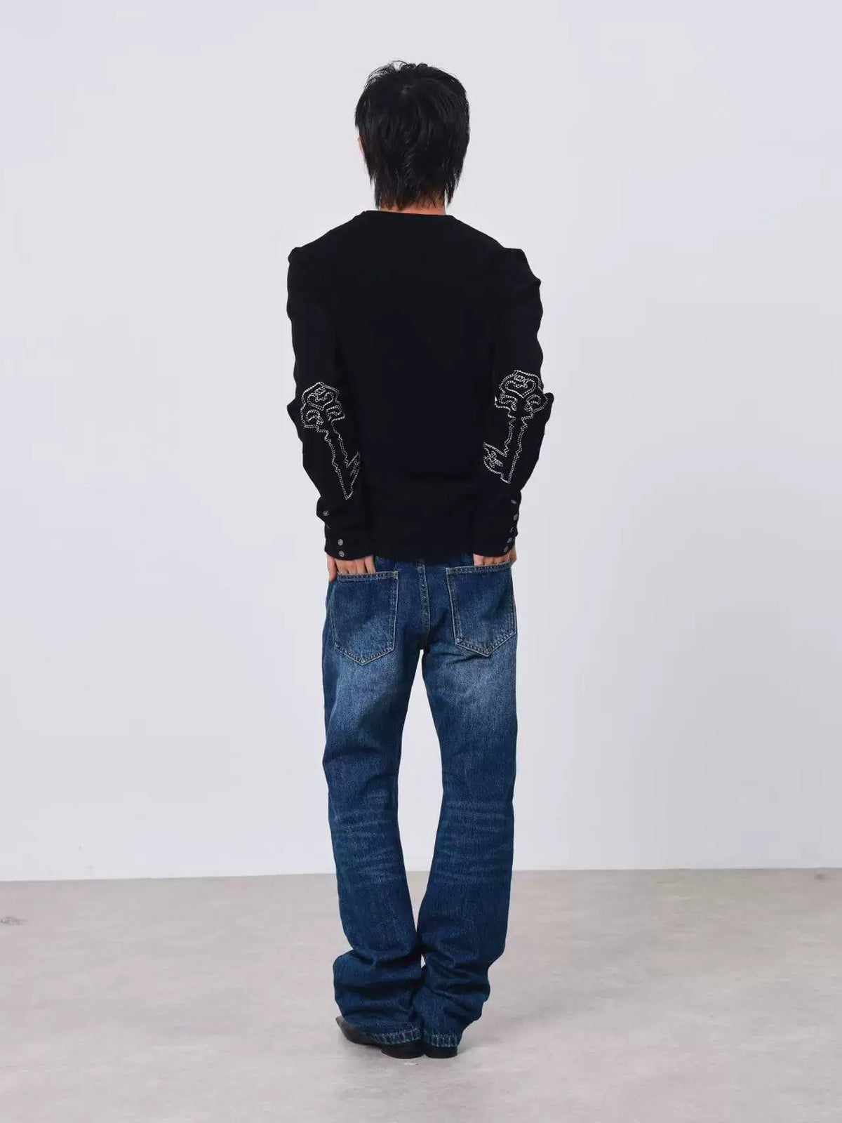 PREMIUM KEY EMBROIDERY KNIT SWEATER
