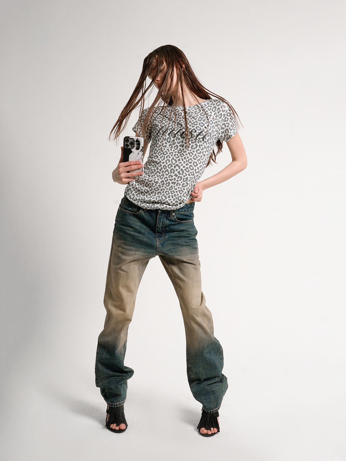 WASHED GRADIENT MUD DYE JEANS