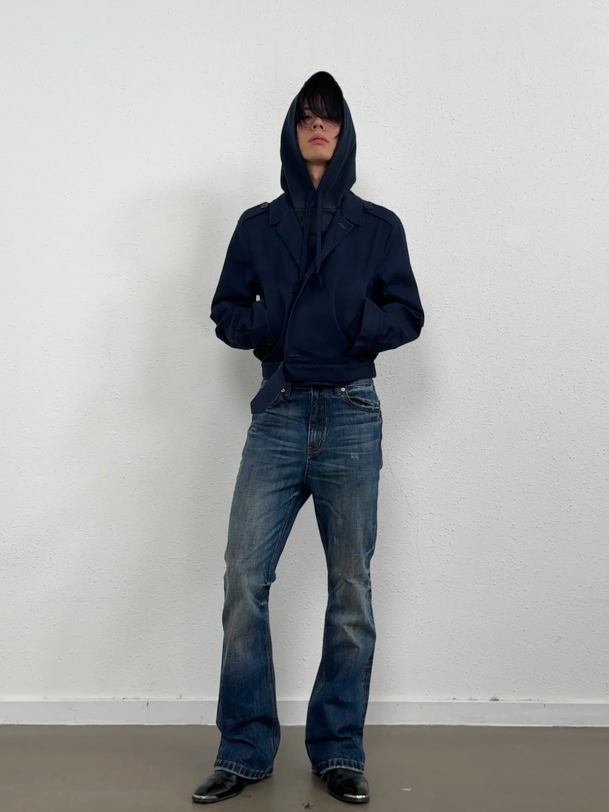 DISTRESSED NAVY MICRO JEANS