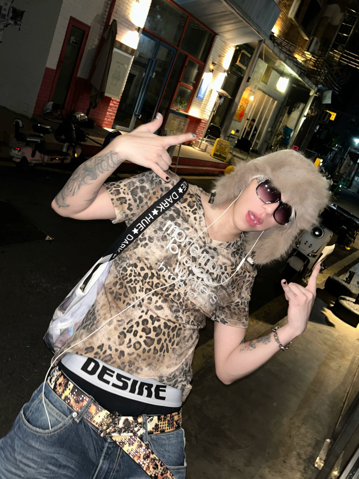 SILVER LEOPARD PRINT T-SHIRT