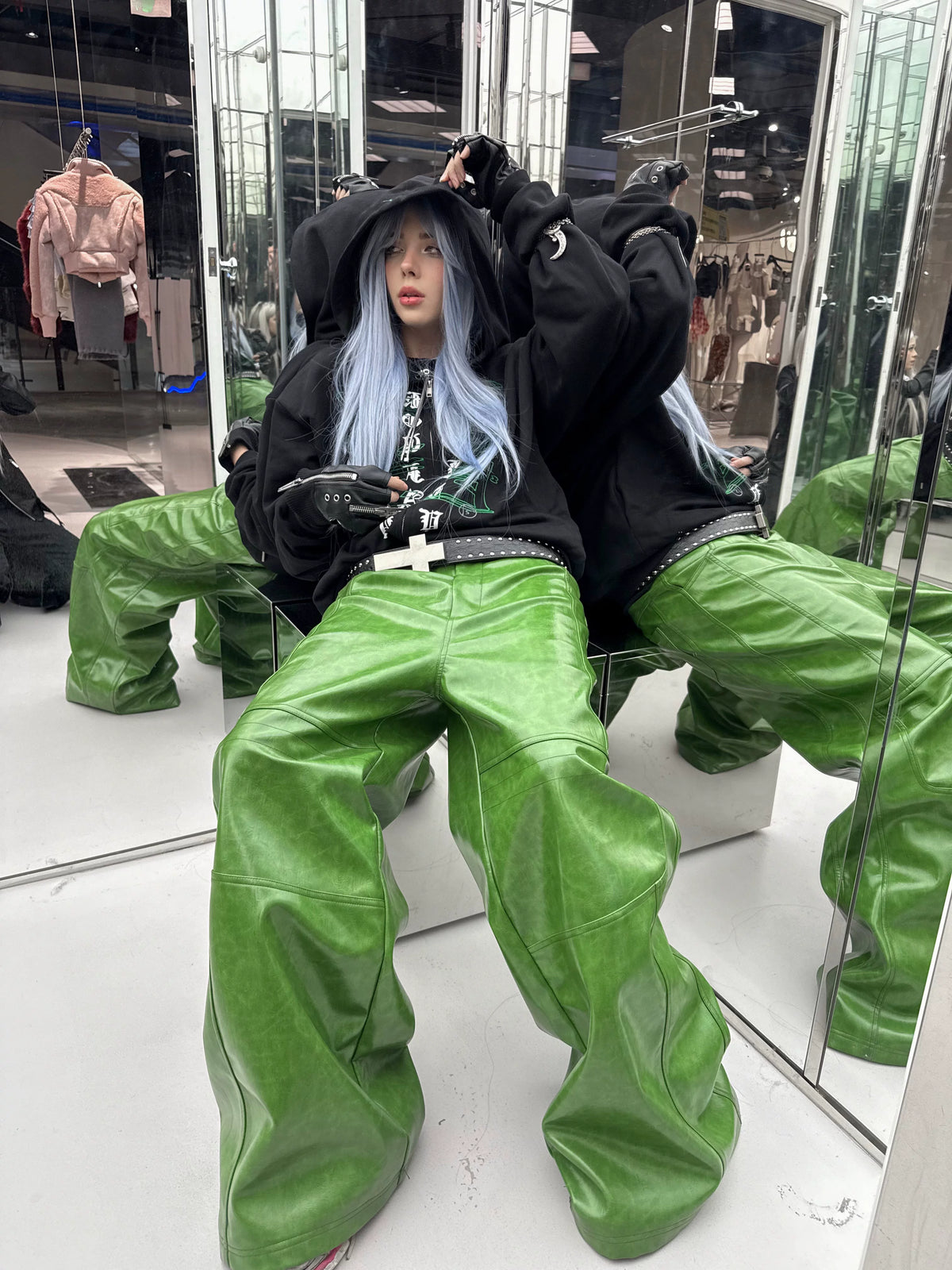 CRISPY GREEN LEATHER BAGGY PANTS