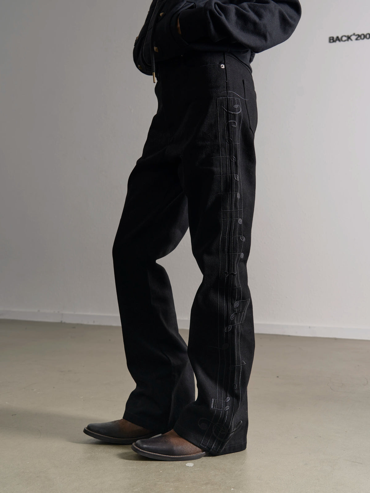 EMBROIDERED SLIM FIT JEANS