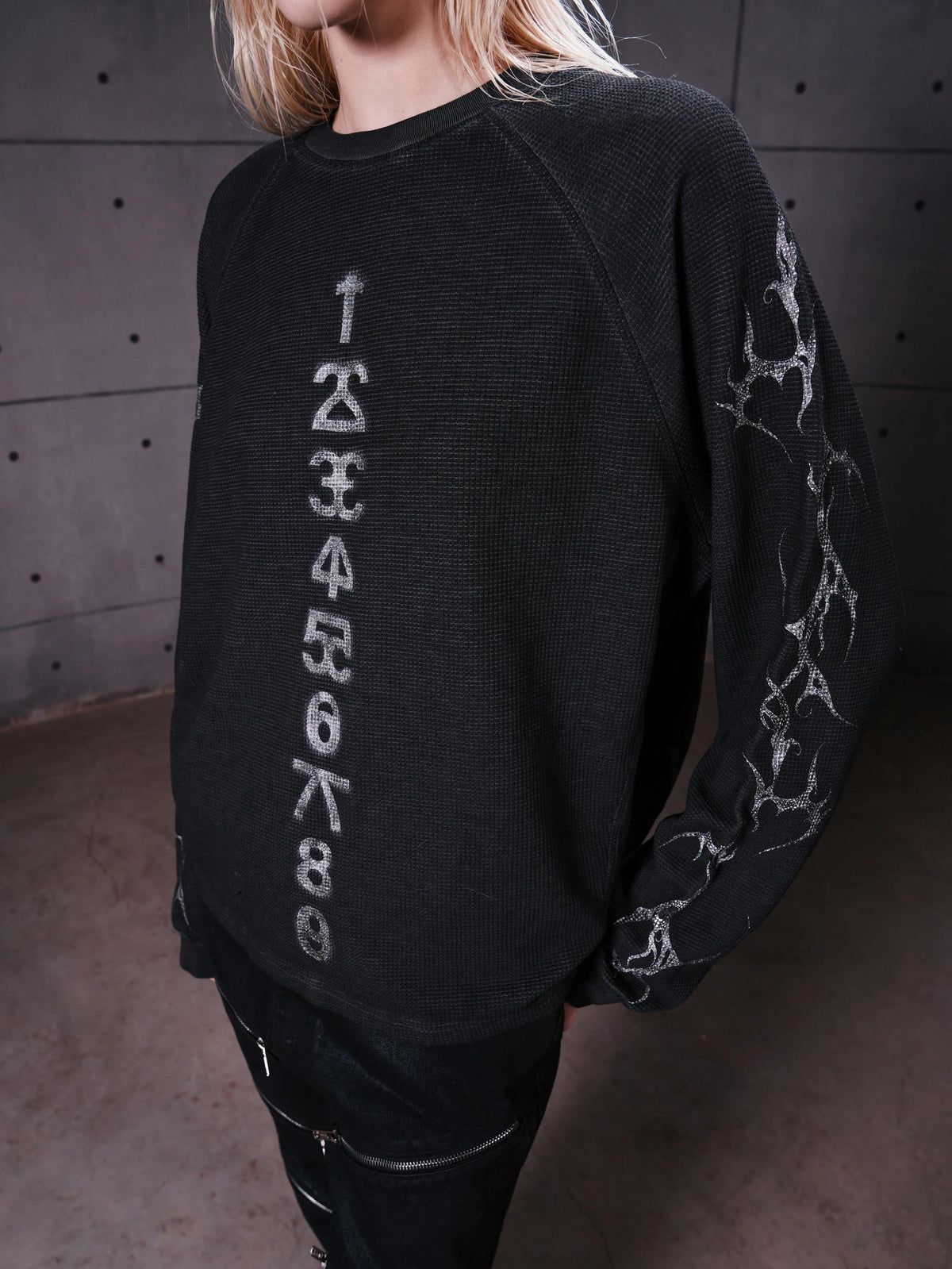 SANSKRIT PRINT WAFFLE LONG SLEEVE T-SHIRT