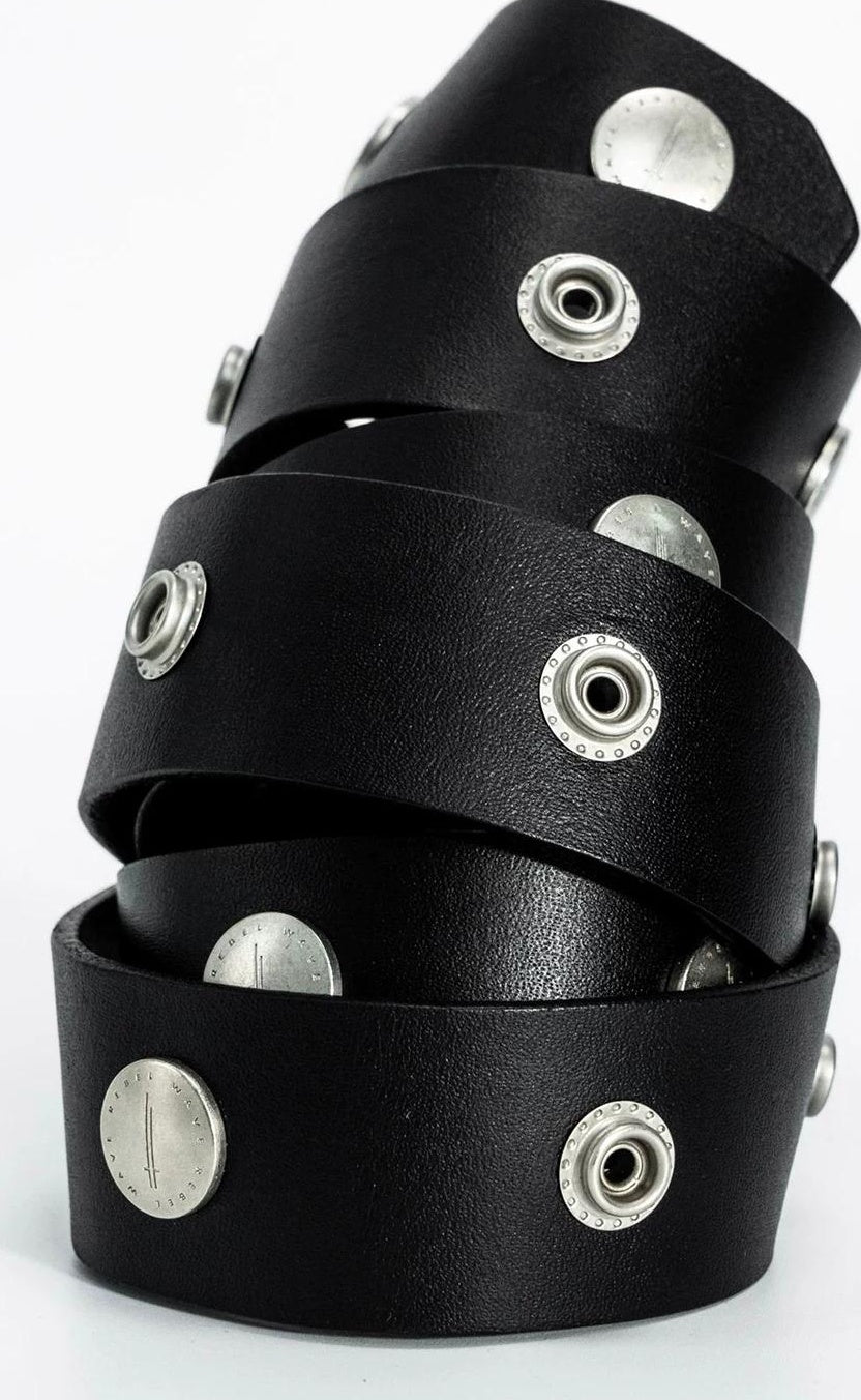 STUDDED LEATHER BUCKLE BELT
