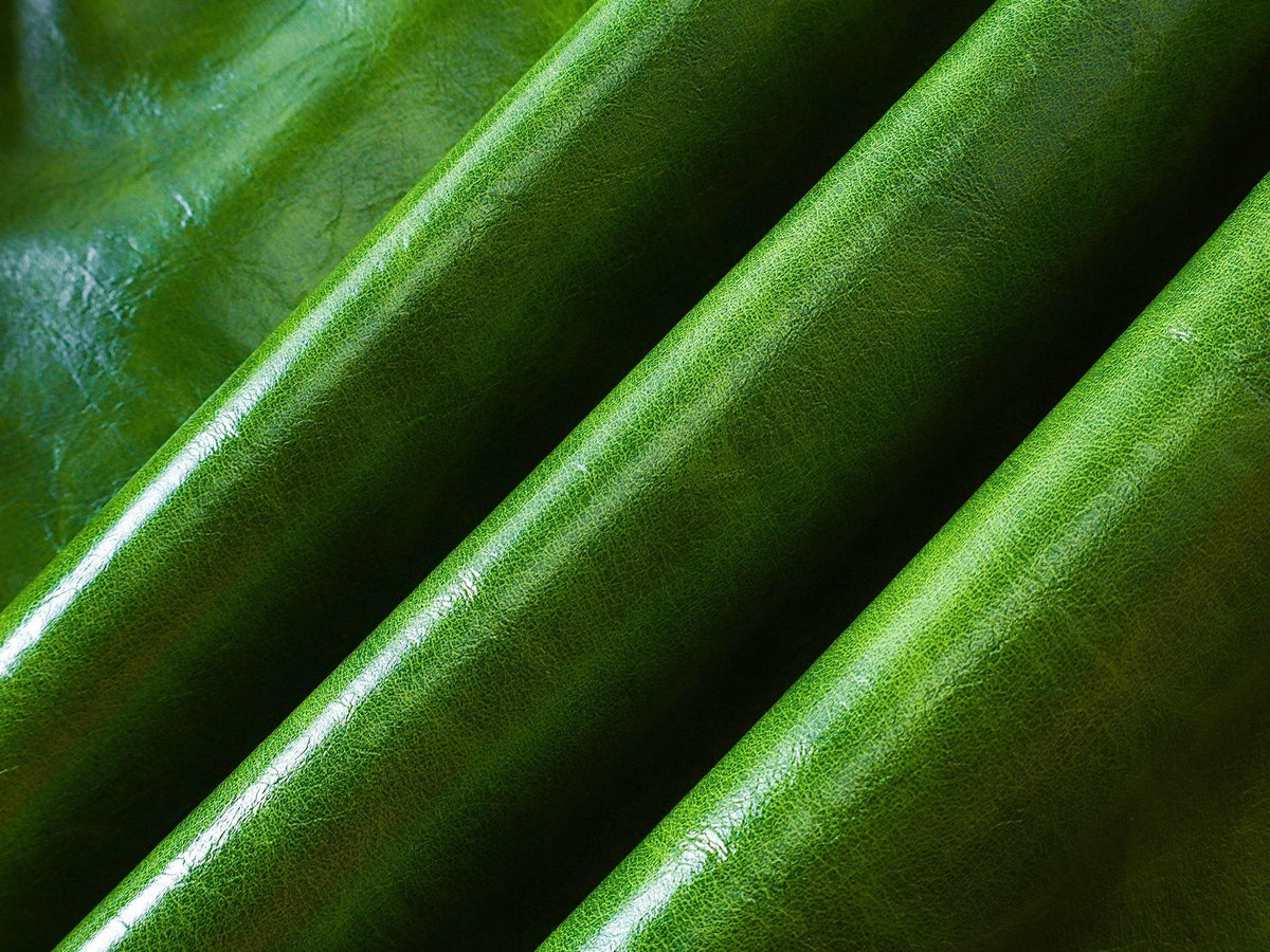 CRISPY GREEN LEATHER PANTS
