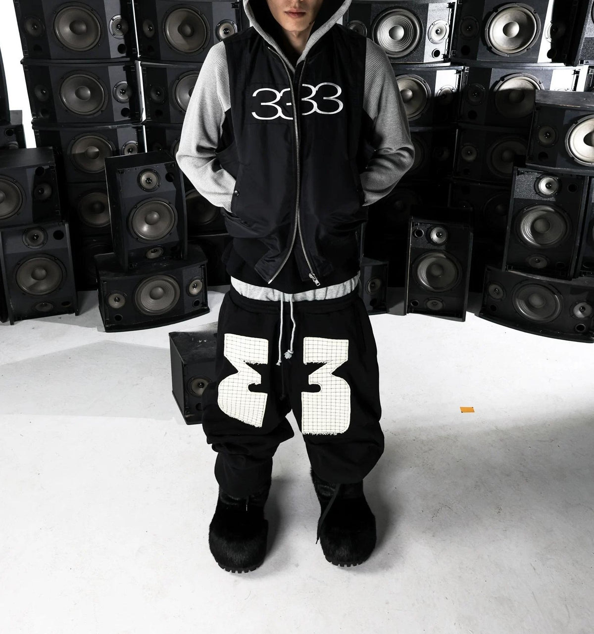 LOOSE PLEATED SWEAT PANTS