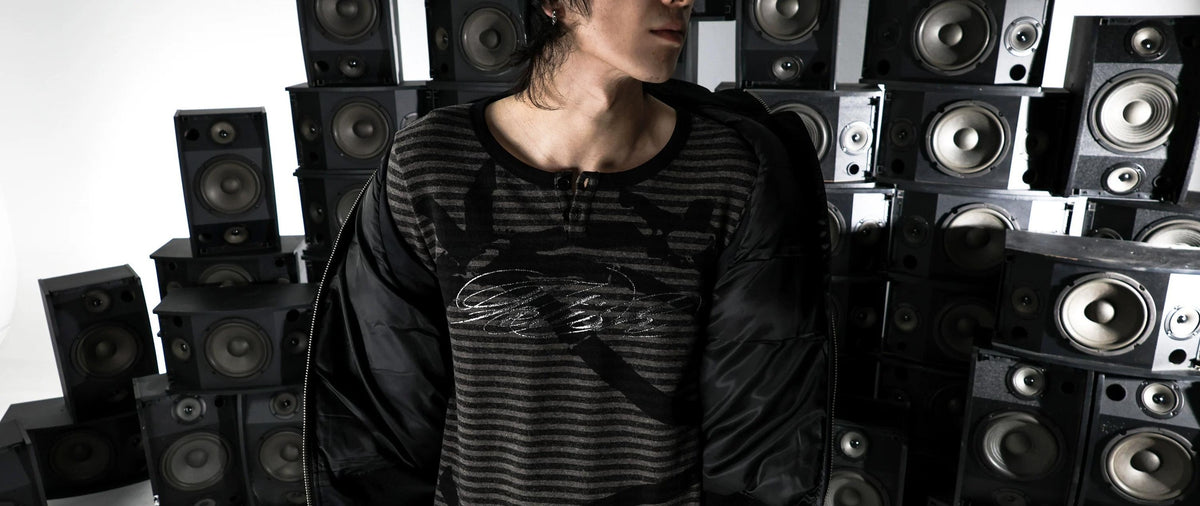 GLITTER STRIPED HENLEY T-SHIRT