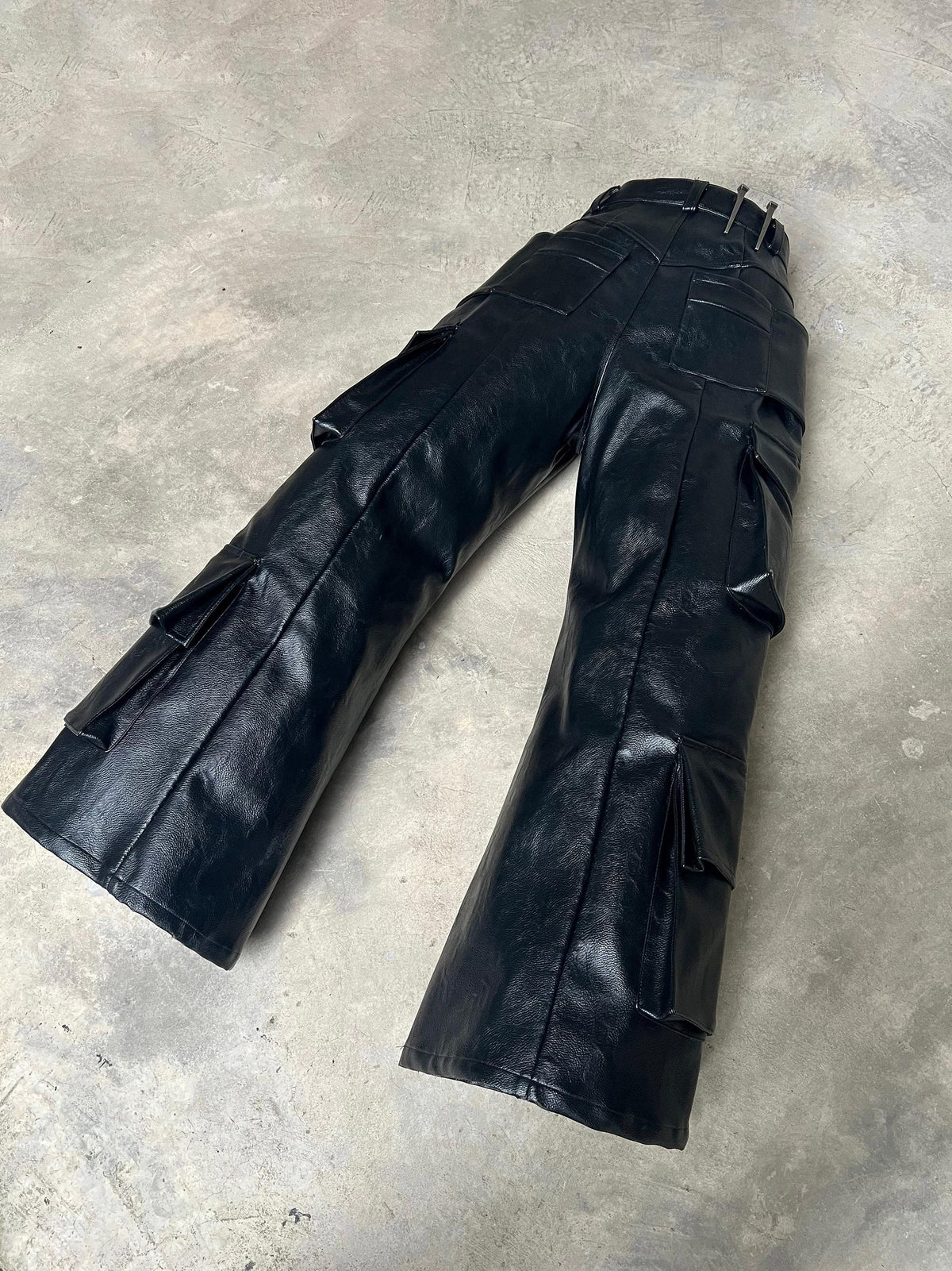 YMIRAU MULTI-POCKET LEATHER PANTS
