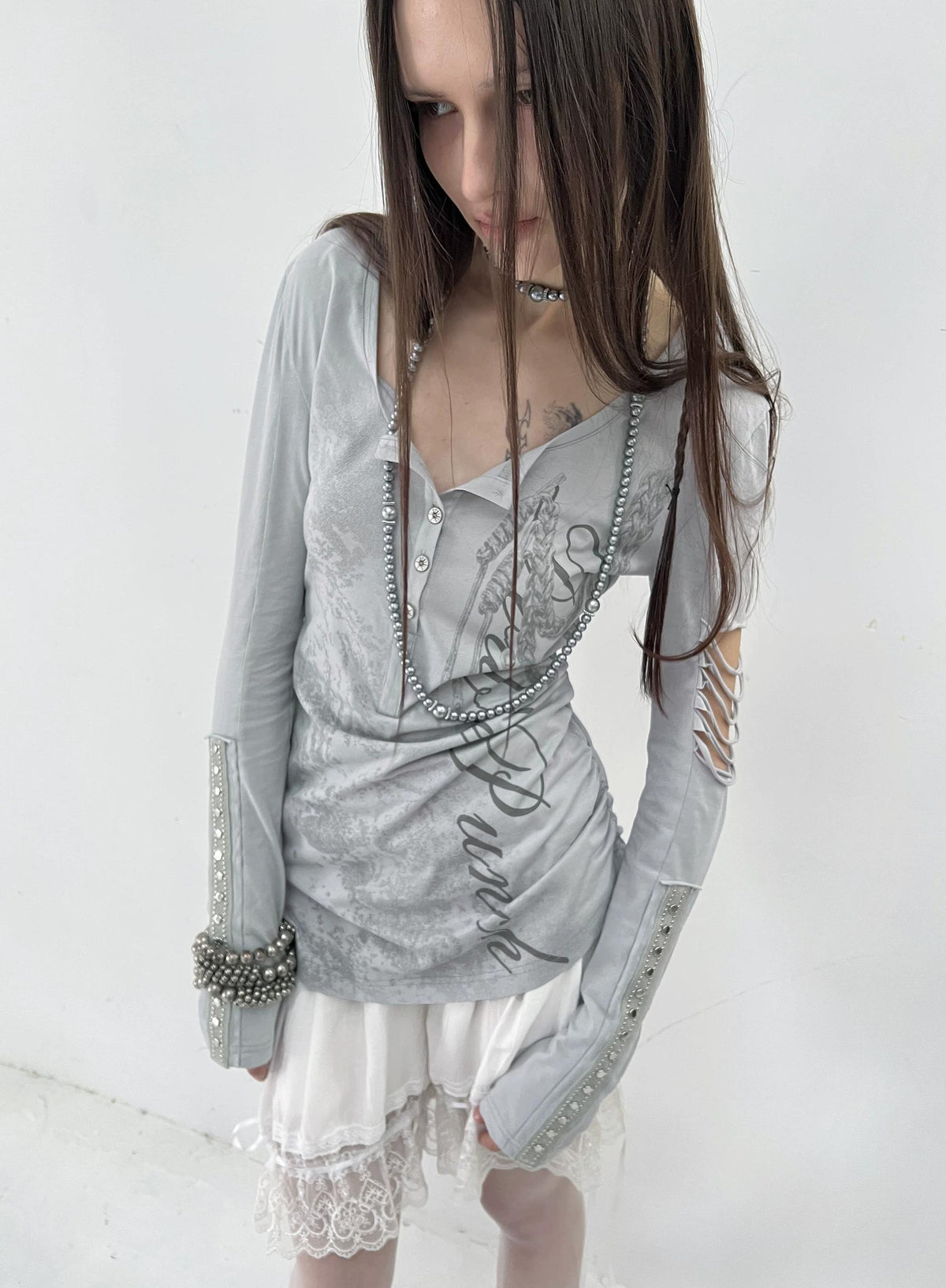 ダブルパンチグラフィックロングスリーブTシャツ