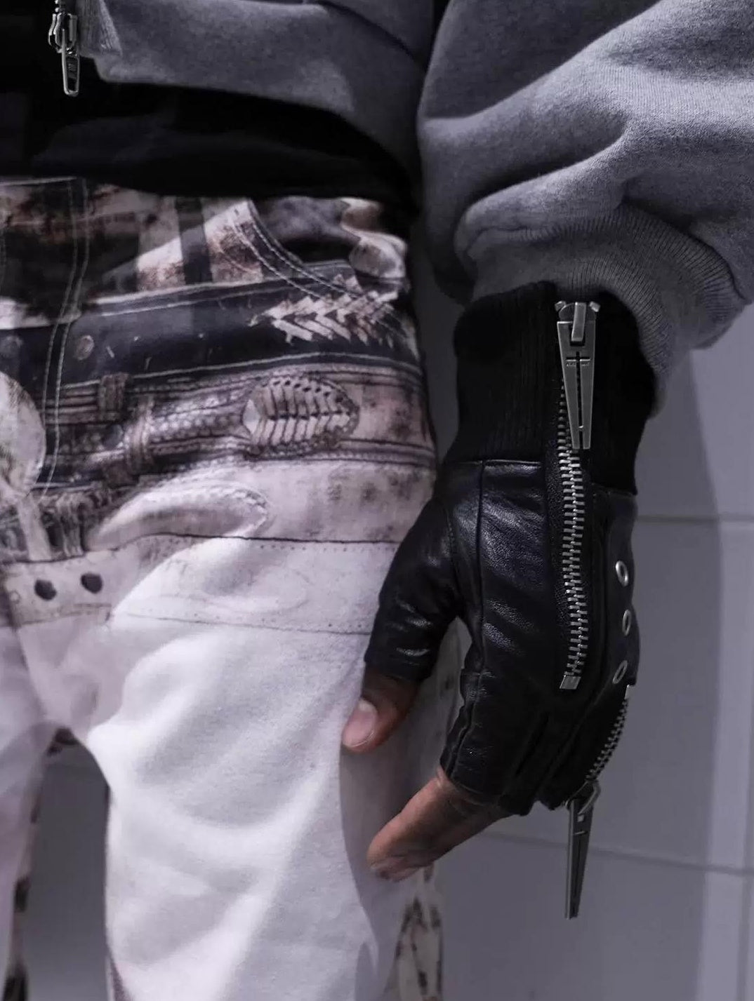 PUNK LAYERED ZIPPER GLOVES
