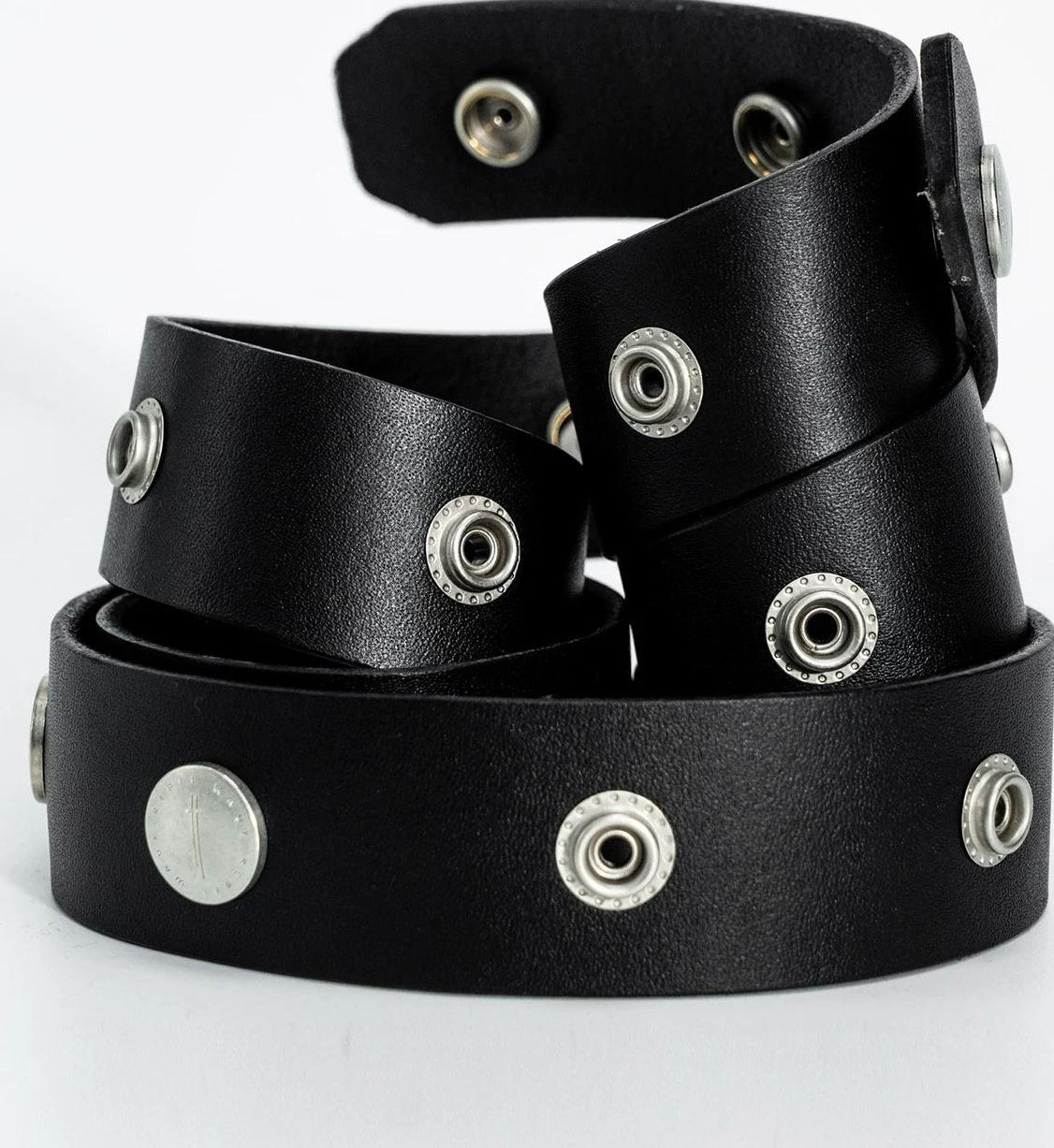 STUDDED LEATHER BUCKLE BELT